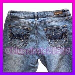⬇️ Southpole Blue Denim Jeans with Detailed Back Pockets 
•Size 9